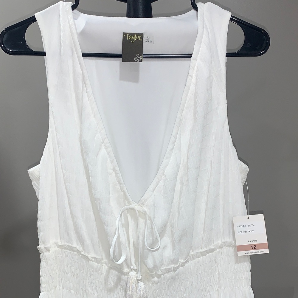 Taylor White Sleeveless V-Neck Maxi Dress Size 12 - Picture 3 of 7